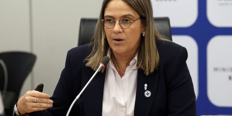 SUS facilita a retirada de absorventes por inscritas no CadÚnico