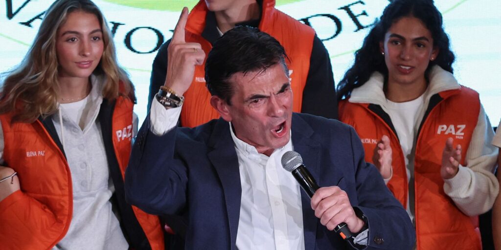 2025-10-20t025716z_1_lynxnpel9j03v_rtroptp_4_bolivia-election.jpg