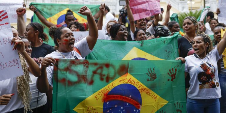 Moradores do Alemão e da Penha protestam contra mortes em operação