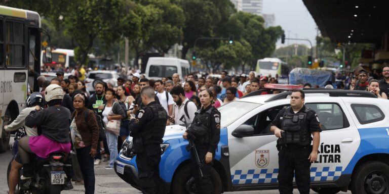 Ação no RJ é cortina de fumaça e expõe população, dizem especialistas