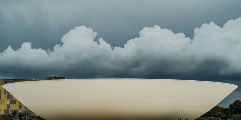Deputados pedem investigação federal sobre megaoperação no Rio