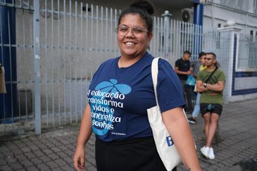 Rio de Janeiro (RJ), 09/11/2025 – A  candidata Pâmela Rodrigues ao terminar o primeiro dia de provas do Exame Nacional do Ensino Médio (Enem) no CEFET, no bairro do Maracanã. Foto: Fernando Frazão/Agência Brasil
