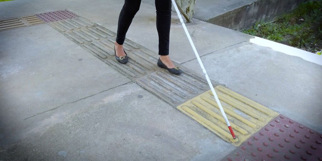 Hoje é Dia: Dezembro Vermelho, pessoas com deficiência e samba em foco