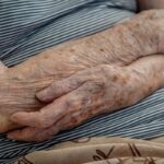 Vigilância Sanitária fecha abrigo com idosos em condições precárias