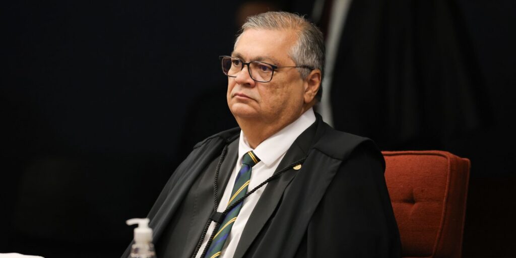 Dino vota pela condenação de cinco PMs do DF a 16 anos pelo 8/1