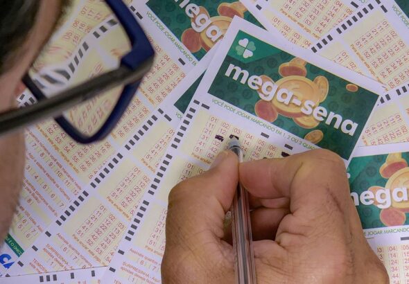 Mega-Sena acumula e prêmio principal vai para R$ 38  milhões