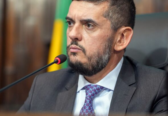 Após colocar tornozeleira eletrônica, Rodrigo Bacellar é solto no Rio