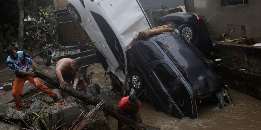 Encontrado corpo de idoso desaparecido em enxurrada em Petrópolis