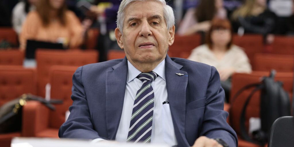 Moraes manda Heleno passar por perícia médica em 15 dias