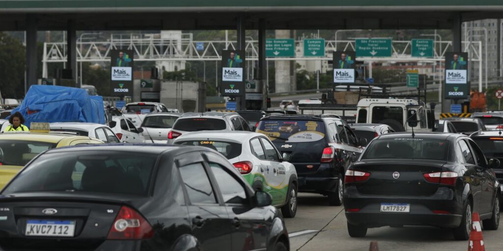 Andarilho invade Ponte Rio-Niterói e causa confusão no trânsito