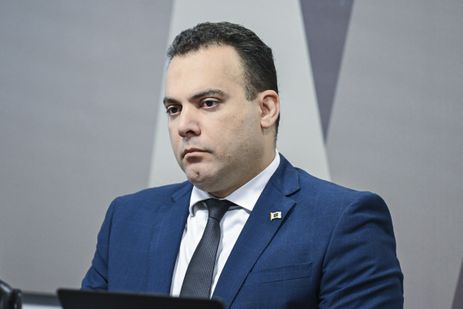 Comissão de Constituição, Justiça e Cidadania (CCJ) promove audiência pública interativa destinada a instruir o Projeto de Lei 5.582/2025, que estabelece o marco legal do combate ao crime organizado, definindo novas regras penais e processuais para enfrentar estruturas criminosas complexas, e atualiza dispositivos do Código Penal, da Lei de Execução Penal e de normas especiais que tratam de organizações criminosas.

À mesa, secretário executivo do Conselho Nacional de Secretários de Segurança Pública (Consesp), Thiago Frederico de Souza Costa.

Foto: Edilson Rodrigues/Agência Senado