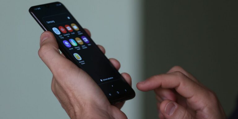 Acesso à internet cresce entre classes sociais, mas ainda é desigual 