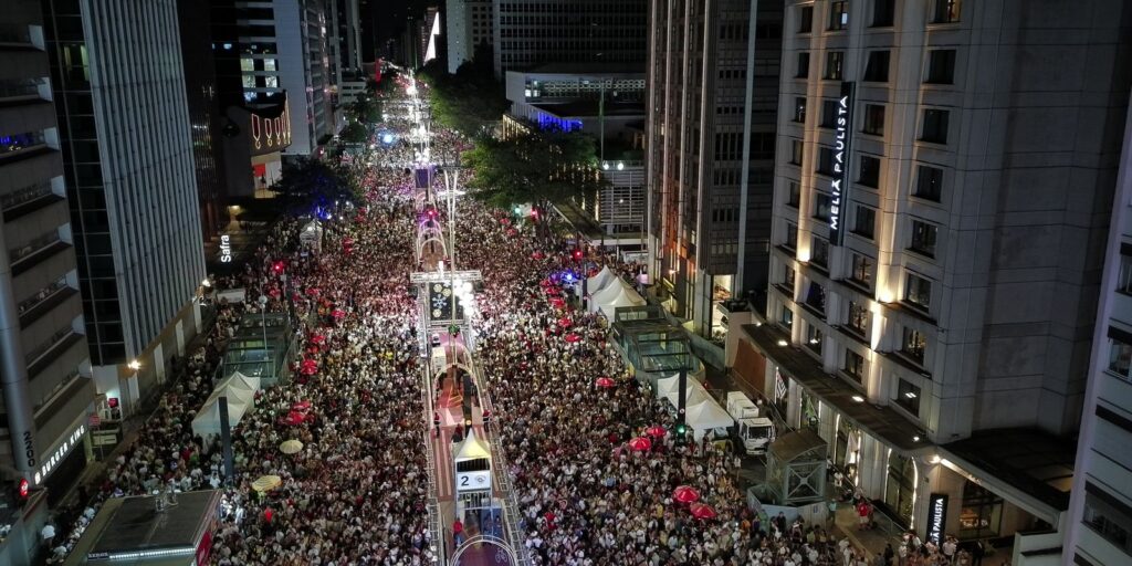 Réveillon na Avenida Paulista teve música e fogos silenciosos