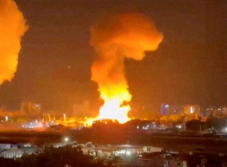 Fumaça sobe após múltiplas explosões em Caracas
03/01/2026 Vídeo Obtido pela Reuters/via REUTERS