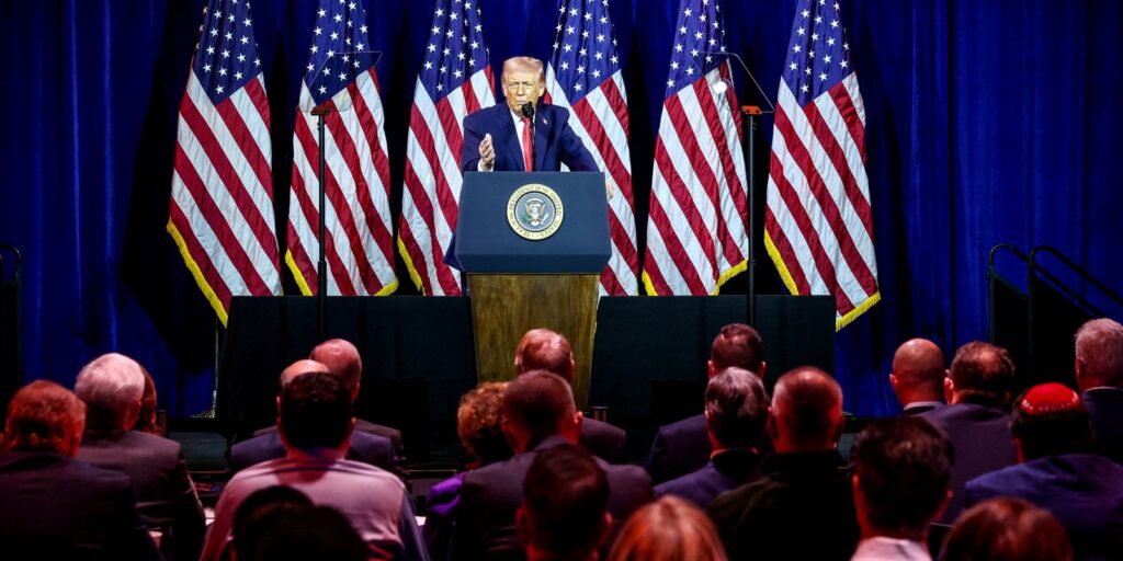 Após ameaçar Groenlândia, Trump menospreza peso de europeus na Otan