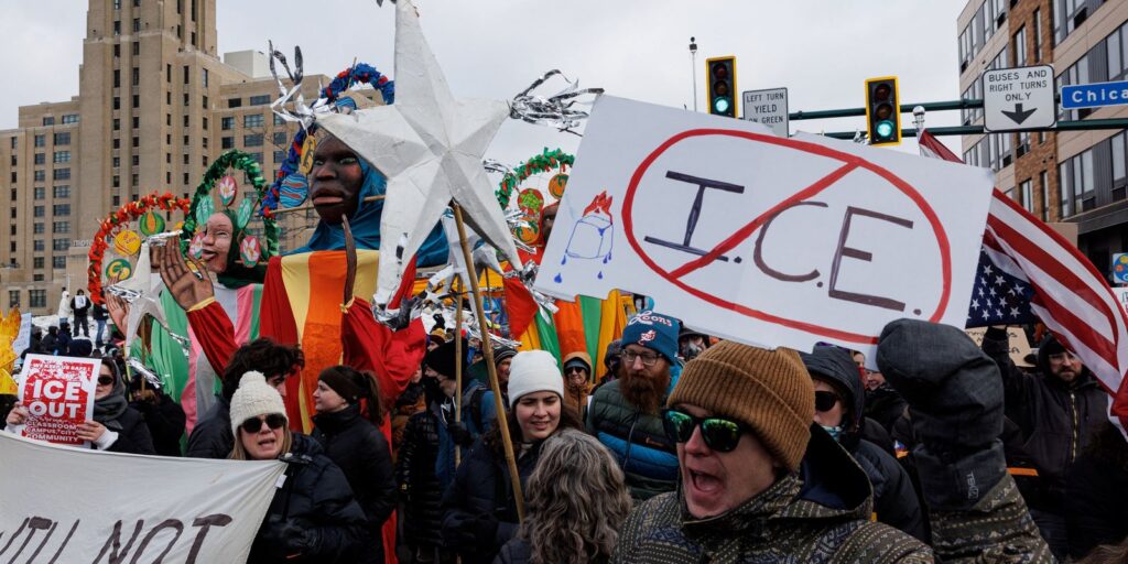 Conheça o ICE: polícia migratória de Trump alvo de protestos nos EUA