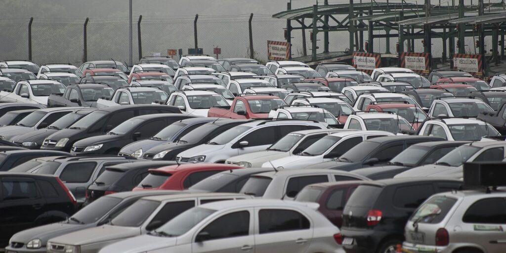 Vendas de automóveis e comerciais leves devem crescer 3% em 2026