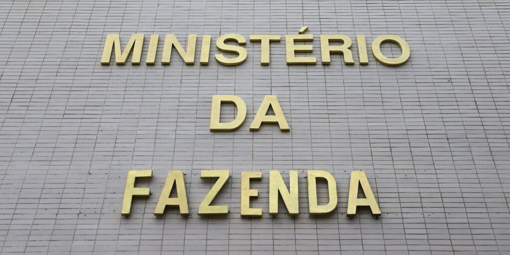 Fazenda comemora IPCA de 4,26% e projeta menor inflação do Plano Real