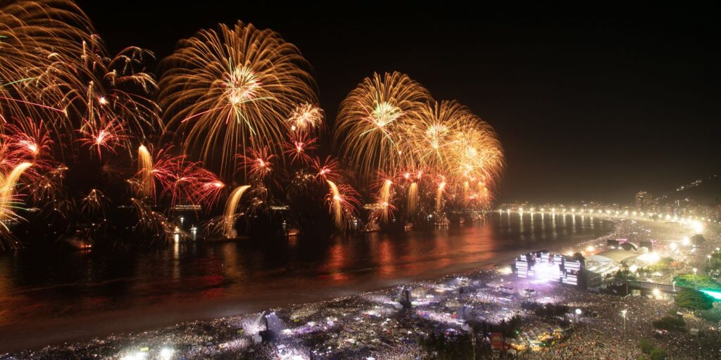 Virada do ano no Rio leva 2,6 milhões de pessoas a Copacabana