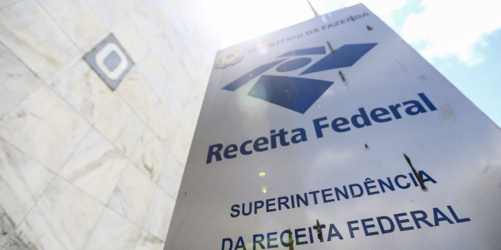 Receita nega aumento de imposto para professores com novo piso