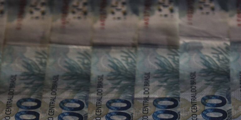 Arrecadação federal bate recorde de R$ 2,89 trilhões em 2025