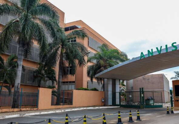 Anvisa proíbe venda de leite condensado e dois suplementos