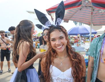 Brasília (DF), 14/02/2026 – A biologa Clarice Pontes fala com Agência Brasil, durante apresentação do Bloco do Amor no museu da republica.
Foto: Valter Campanato/Agência Brasil
