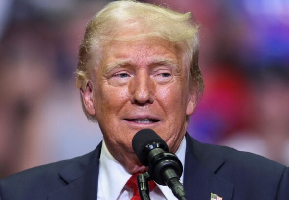 Trump diz que não viu parte racista do vídeo e não se desculpará