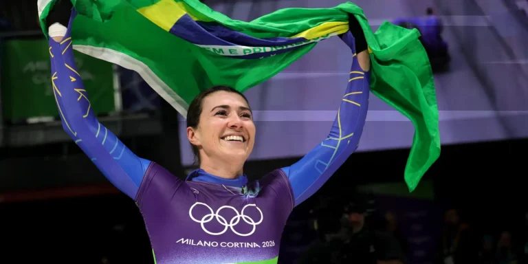 Nicole Silveira alcança melhor resultado olímpico do Brasil no gelo