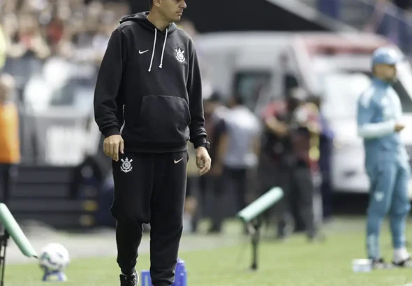 Técnico Lucas Piccinato é demitido da equipe feminina do Corinthians