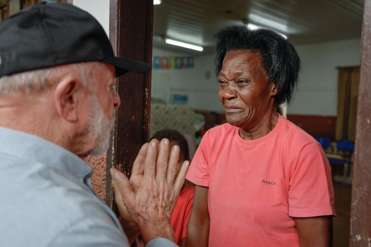 28.02.2026 - Presidente da Republica Luiz Inacio Lula da Silva durante visita ao centro de acolhimento provisório de desabrigados, nas instalações da Escola Municipal Vereador Raymundo Hargreaves.
Bom Jardim, Juiz de Fora-MG.

Foto: Ricardo Stuckert / PR