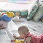 Pobreza afeta desenvolvimento de bebês desde 6 meses, mostra pesquisa