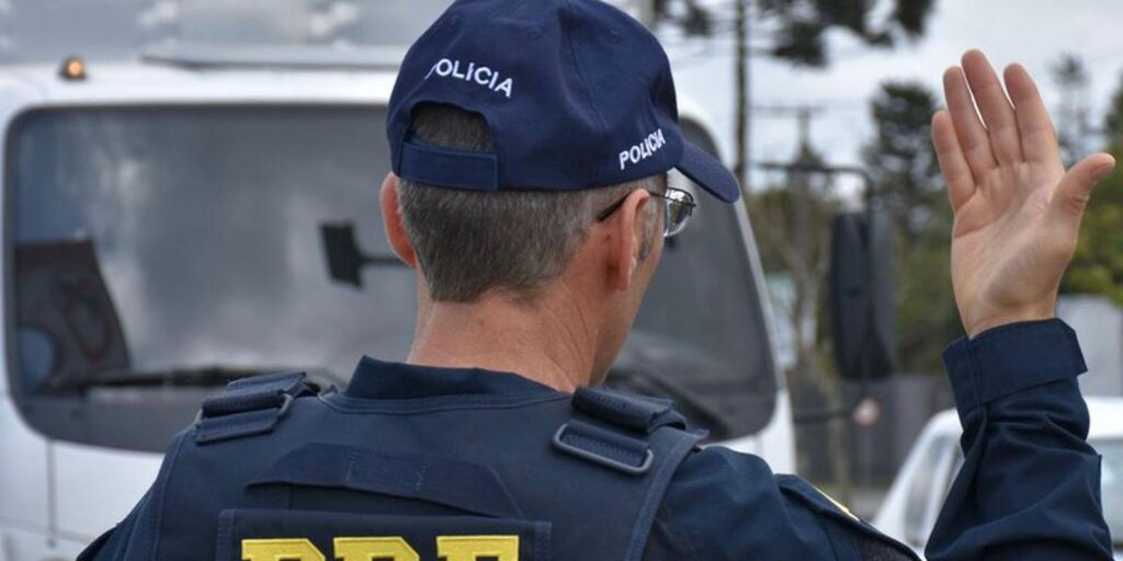 Acidente entre van e caminhão em Planaltina deixa cinco mortos