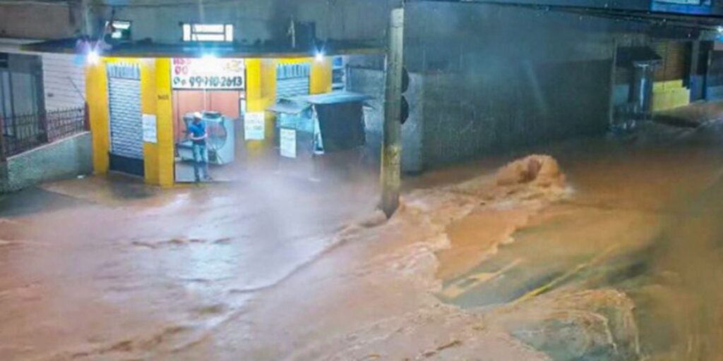 Sobe para 22 total de mortos por chuvas em Juiz de Fora e Ubá