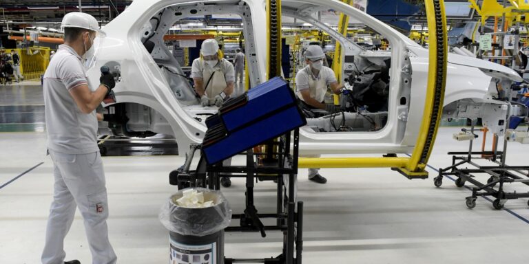 Indústria fecha 2025 com alta de 0,6%, pressionada pelos juros altos