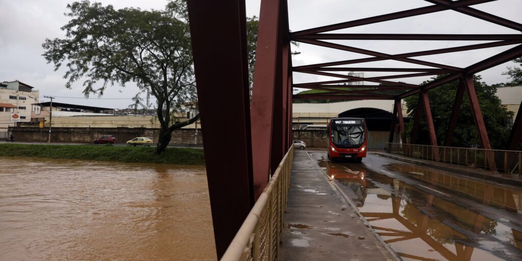 Equipes federais reforçam atendimento a afetados por chuva em MG