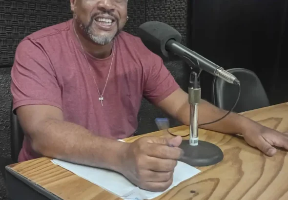 Samba-enredo é um grande enunciado político, diz sociólogo