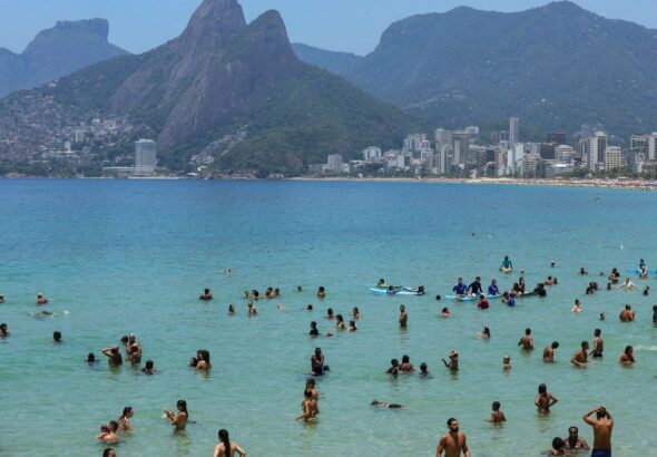 Carnaval: salva-vidas resgatam 453 pessoas no litoral fluminense