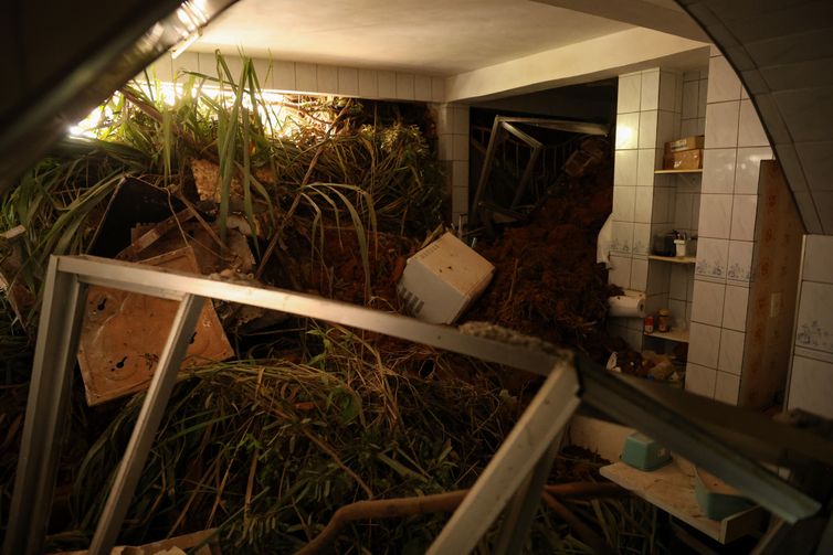 Juiz de Fora (MG), 25/02/2026 – Casas são destruídas após fortes chuvas no bairro Cerâmica, na zona sudeste de Juiz de Fora. Foto: Tomaz Silva/Agência Brasil