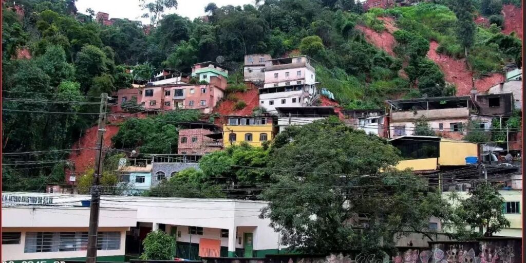 Lula mobiliza equipes federais para atuar em meio a chuvas em MG