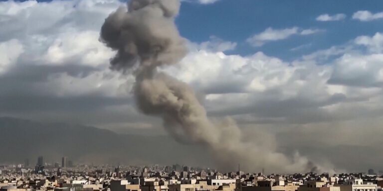 Sob impacto da guerra, Opep+ decide aumentar produção de petróleo