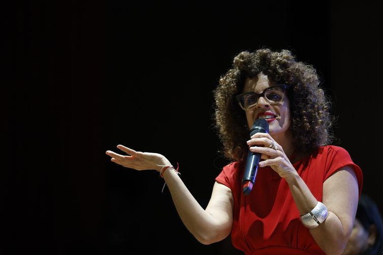 Rio de Janeiro (RJ), 15/12/2025 – A presidenta da Fundação Nacional de Artes (Funarte), , Maria Marighella, fala sobre a celebração de 50 anos e assina termo de cooperação com a Empresa Brasil de Comunicação (EBC). Foto: Fernando Frazão/Agência Brasil