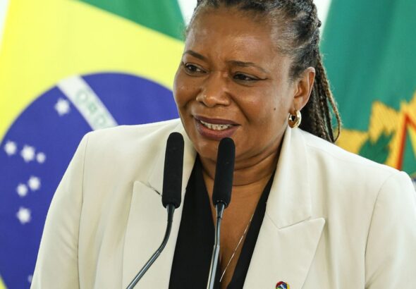 Ministra da Cultura defende investimento em arte e educação