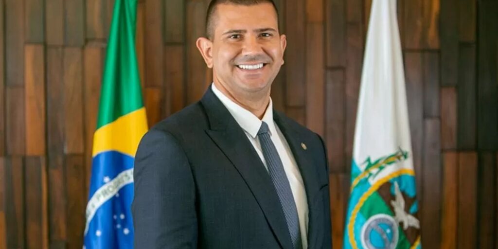 Douglas Ruas é eleito presidente da Alerj e será governador do Rio