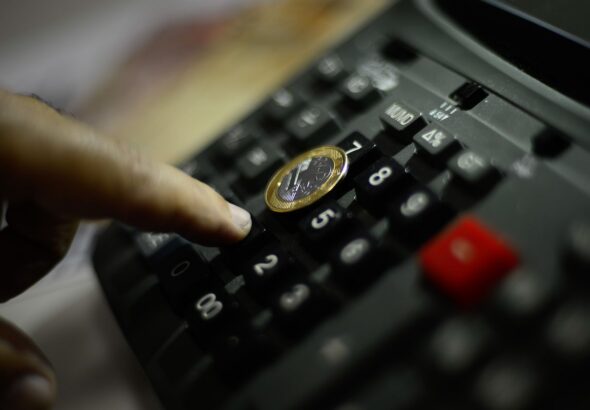 Inflação oficial recua para 3,81%, com variação de 0,7% em fevereiro