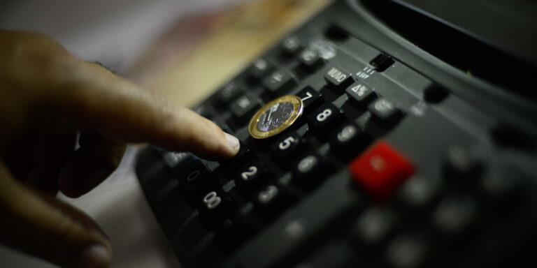 Inflação oficial recua para 3,81%, com variação de 0,7% em fevereiro