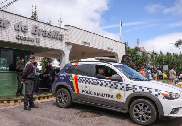 Moraes nega livre acesso de filhos de Bolsonaro à prisão domiciliar