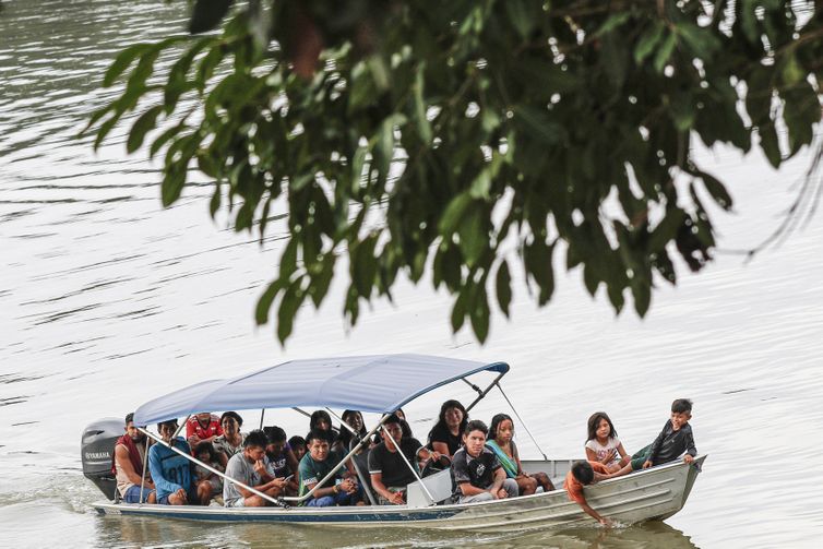 Território indígena Apyterewa (PA), 16/12/2025 - Povo Parakanã na Aldeia Apyterewa, onde acontece a ação de desintrusão no território indígena Apyterewa, é realizada de forma integrada, com participação do Ministério dos Povos Indígenas, Funai, Abin, Ibama, Força Nacional, polícias Civil e Militar do Pará e da Agência de Defesa Agropecuária do estado.
Foto: Bruno Peres/Agência Brasil