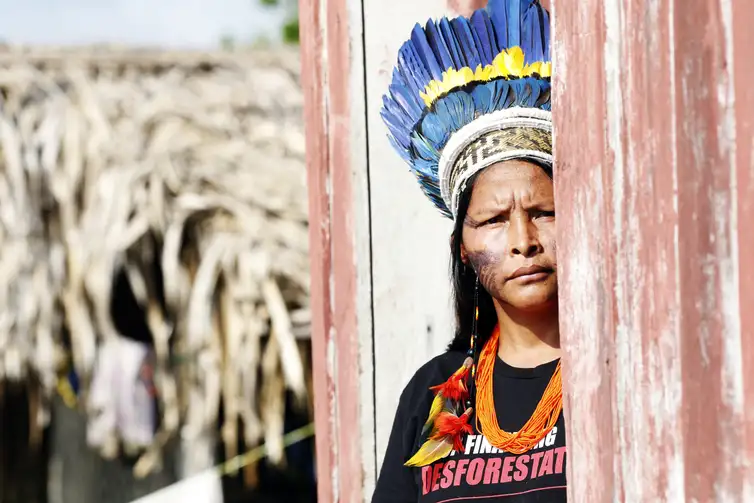 Terra Indígena Apyterewa (PA), 11/12/2025 - Wenatoa Parakanã, presidente da associação Tato'a, na aldeia Terra Indígena Apyterewa. Foto: Bruno Peres/Agência Brasil