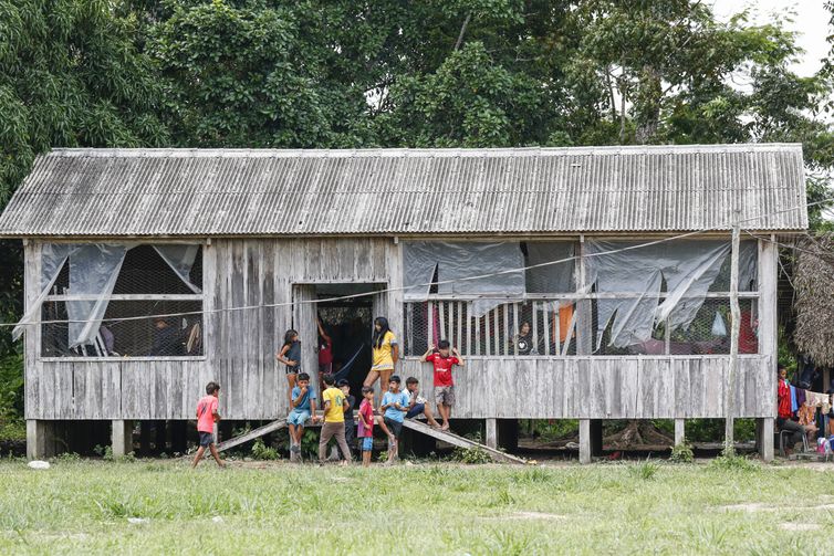 Território indígena Apyterewa (PA), 16/12/2025 - Povo Parakanã na Aldeia Apyterewa, onde acontece a ação de desintrusão no território indígena Apyterewa, é realizada de forma integrada, com participação do Ministério dos Povos Indígenas, Funai, Abin, Ibama, Força Nacional, polícias Civil e Militar do Pará e da Agência de Defesa Agropecuária do estado.
Foto: Bruno Peres/Agência Brasil